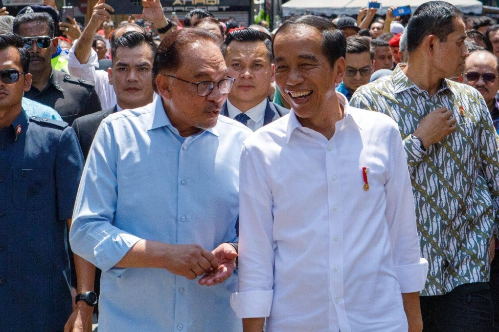 Malaysia’s Prime Minister Anwar Ibrahim walks with Indonesian President Joko Widodo in Kuala Lumpur on Thursday. Photo: Bloomberg