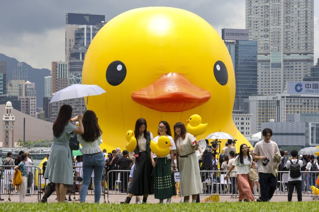 Crowds flock to Tamar Park to snap pictures of the giant ducks. Photo: Yik Yeung-man