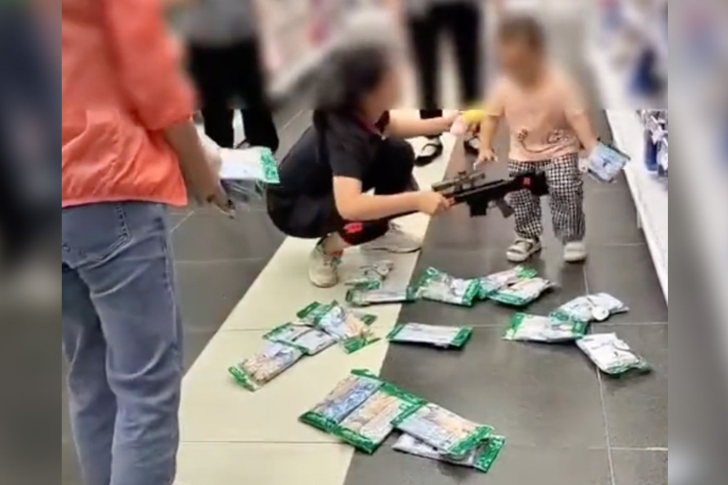 A mother in China has faced backlash on mainland social media after she stood back and did nothing as her toddler son began to trash a supermarket. Photo: SCMP composite/Weibo