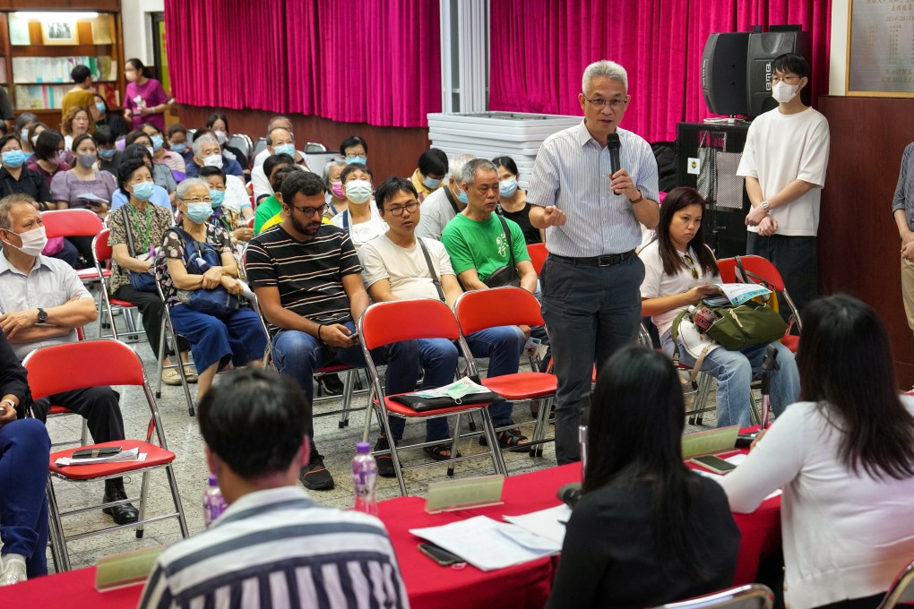 People attend a seminar organised by the district office on how to deal with negative emotions caused by social tragedies, at the Sham Shui Po Kaifong Welfare Advancement Association, on June 7. Photo: Elson Li