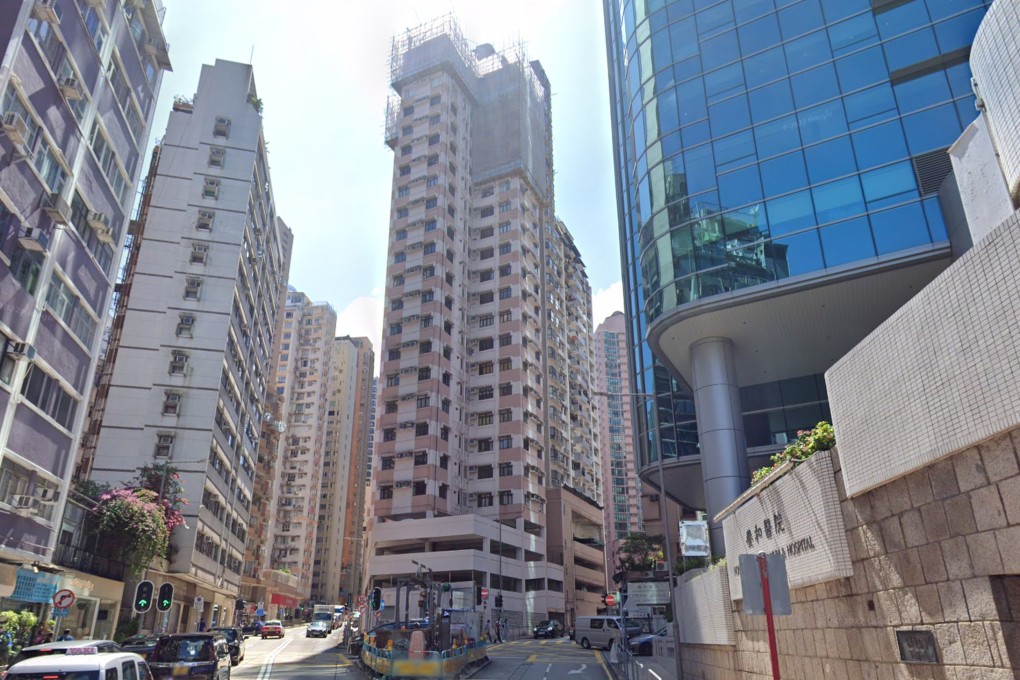 A social worker tried to visit the siblings at Paramount Mansion on Shan Kwong Road in Happy Valley at around 4pm on Tuesday. Photo: Handout