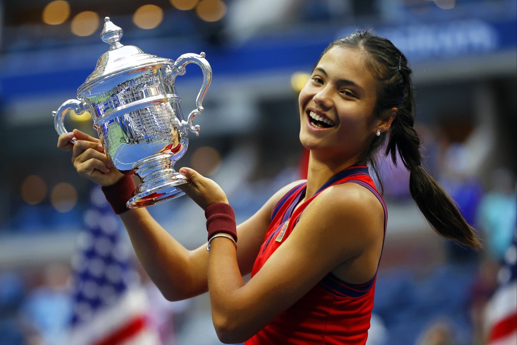 Emma Raducanu of Great Britain celebrates with the championship trophy after defeating Lelyah Fernandez to win the women’s final at the 2021 US Open. Photo: EPA-EFE