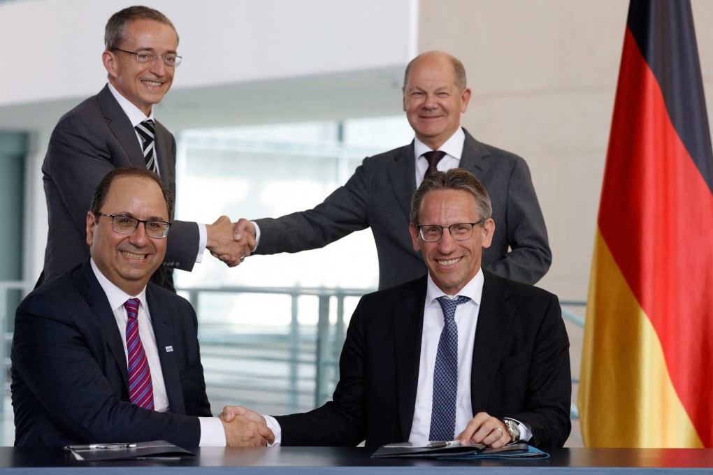 German Chancellor Olaf Scholz (background, right) shakes hands with Pat Gelsinger (background, left), CEO of US multinational corporation and technology company Intel, as State Secretary at the Chancellery Joerg Kukies (foreground, right) and Intel executive vice-president Keyvan Esfarjani (foreground, left) also shake hands after signing an agreement between the German government and Intel on June 19, 2023 at the Chancellery in Berlin. Photo: AFP