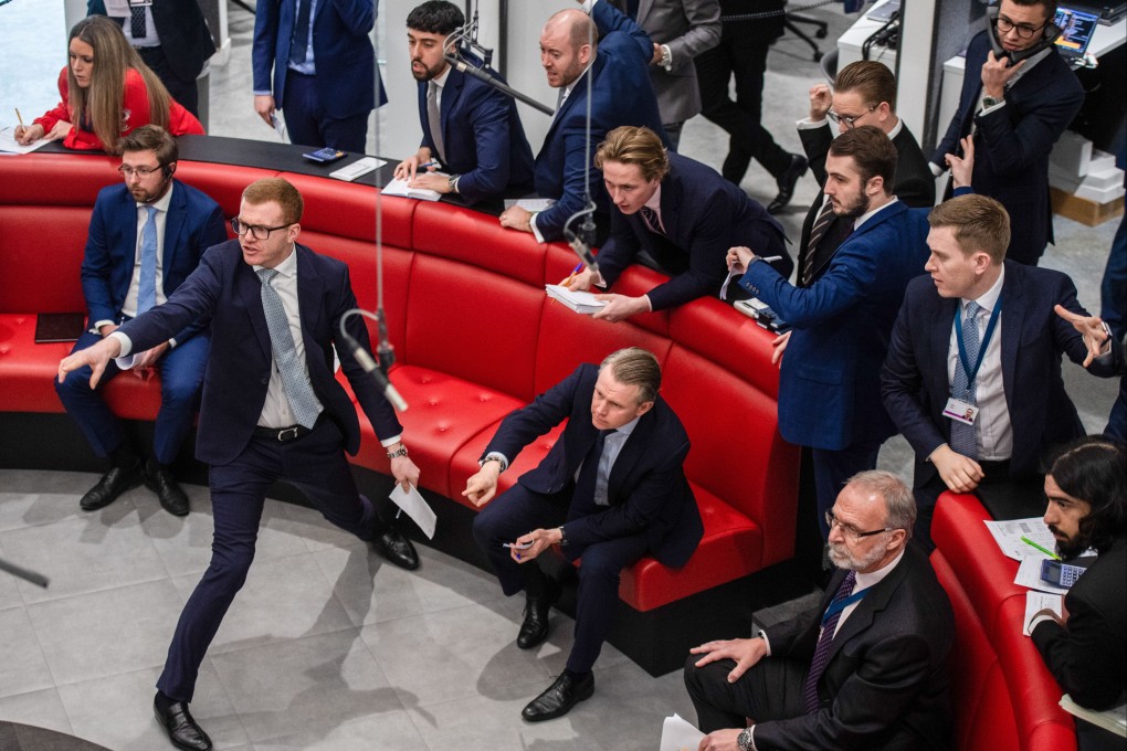 Traders, brokers and clerks operate on the trading floor of the open outcry pit at the London Metal Exchange in February 2022. Photo: Bloomberg