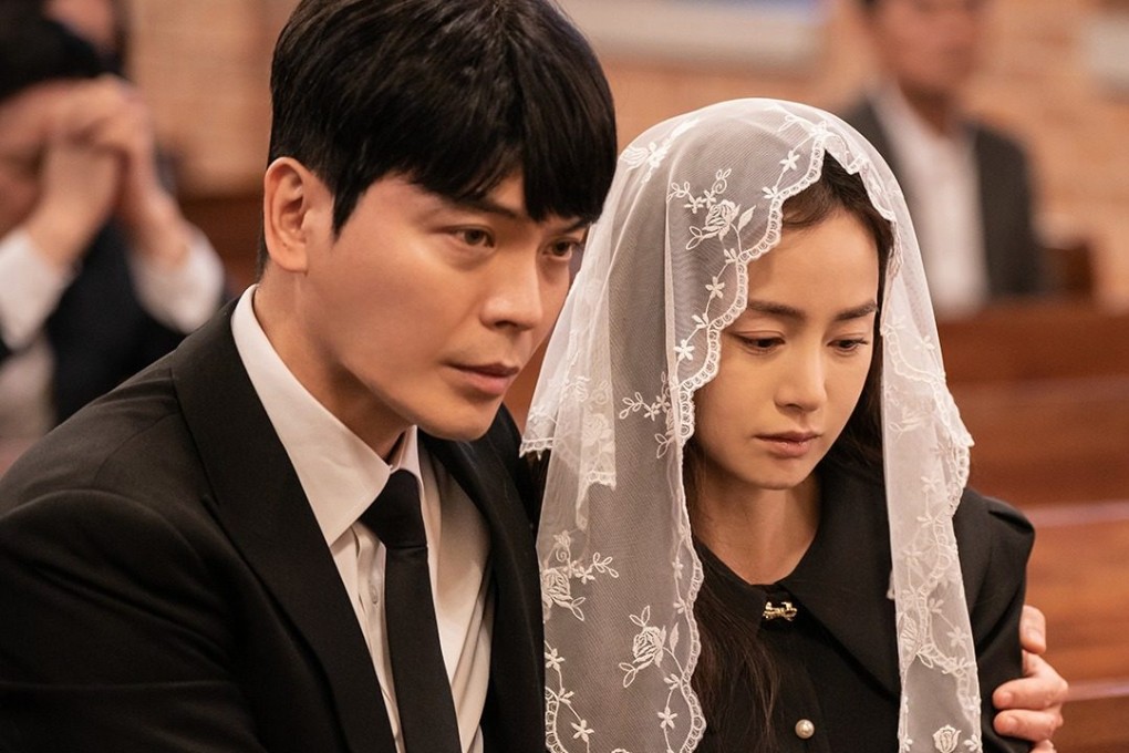 Kim Sung-oh (left) and Kim Tae-hee as husband and wife Jae-ho and Joo-ran in a still from “Lies Hidden in My Garden”, an Amazon Prime K-drama.