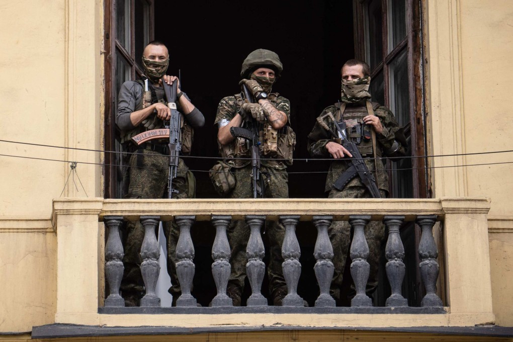 Members of the Wagner group stand on the balcony of the circus building in Rostov-on-Don, Russia, on June 24. Yevgeny Prigozhin, commander of the mercenary group, had ordered his troops to march on Moscow but abruptly reached a deal with the Kremlin to go into exile and sounded the retreat on June 25. Photo: AFP