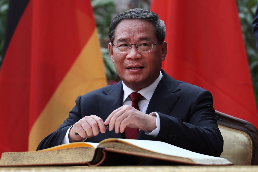 Chinese Premier Li Qiang signs the guest book during his visit, at the Munich Residence in Munich, Germany. Photo: EPA-EFE
