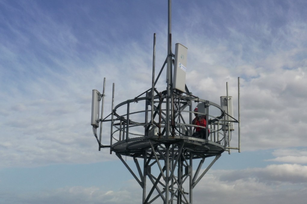 A staff member installing equipment on a 5G base station in China’s northwestern Xinjiang region. Photo: Xinhua