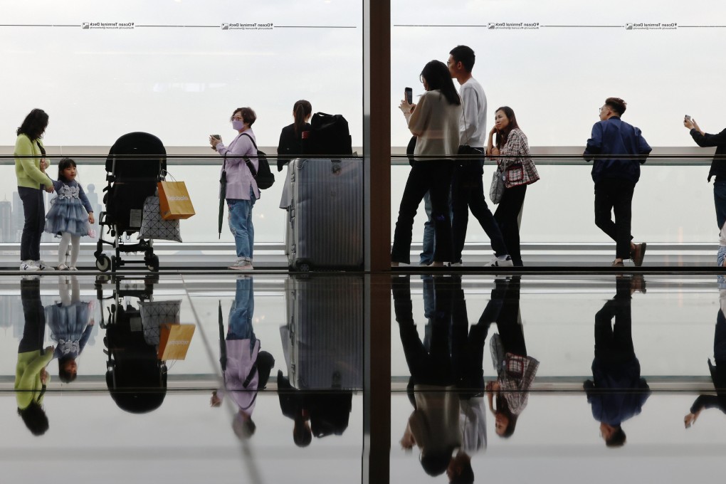 The poll of 1,356 people also found that respondents aged 19 to 24 reported the largest drop in happiness. Photo: K. Y. Cheng