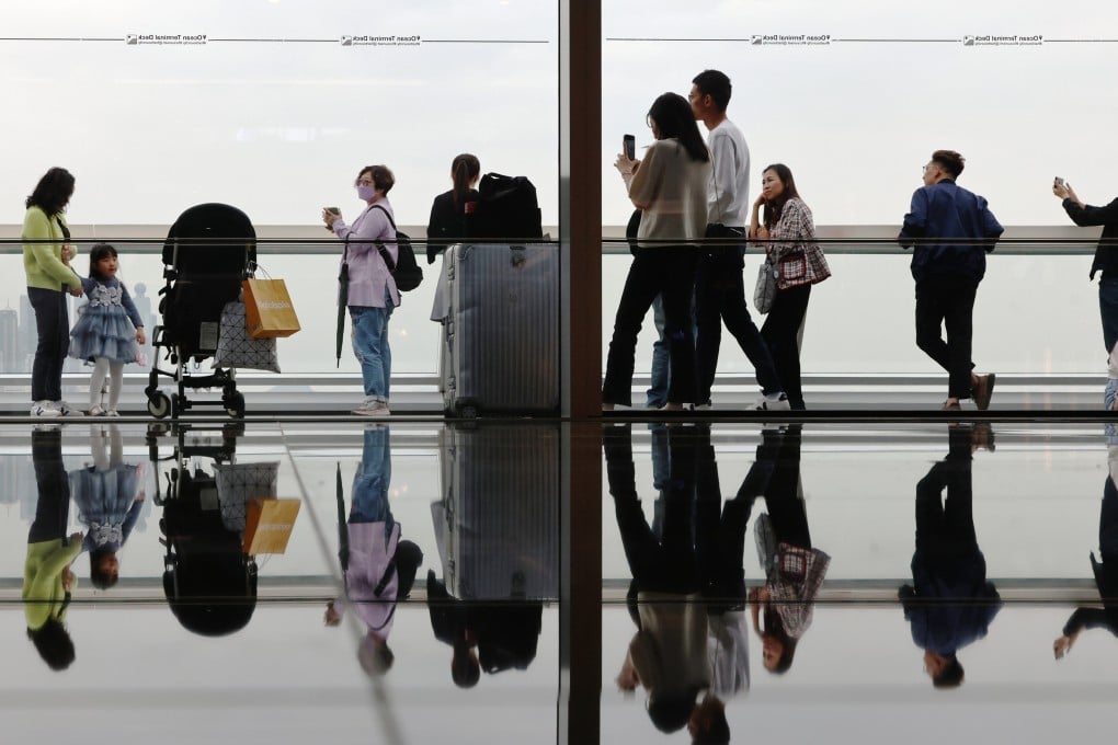 The poll of 1,356 people also found that respondents aged 19 to 24 reported the largest drop in happiness. Photo: K. Y. Cheng