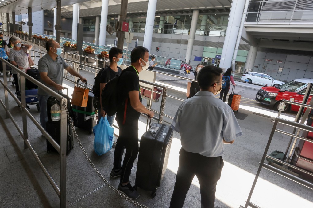 Travellers queue for taxis at the Hong Kong International Airport taxi bay on October 3, 2022. Photo: Jonathan Wong