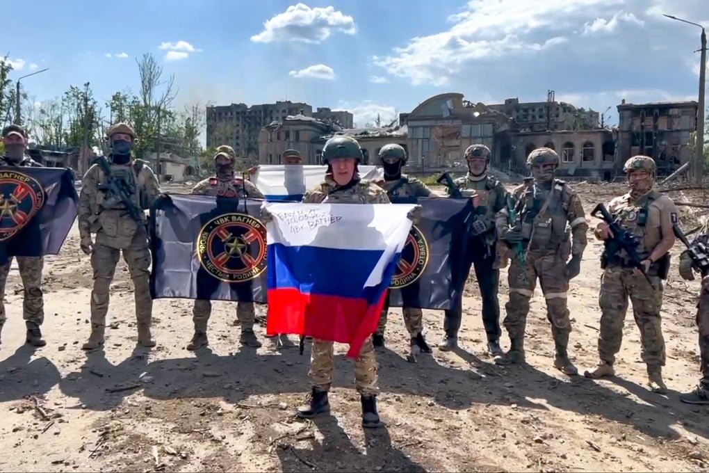 Yevgeny Prigozhin holds a Russian national flag in Bakhmut, Ukraine, on May 21. Photo: Prigozhin Press Service via AP