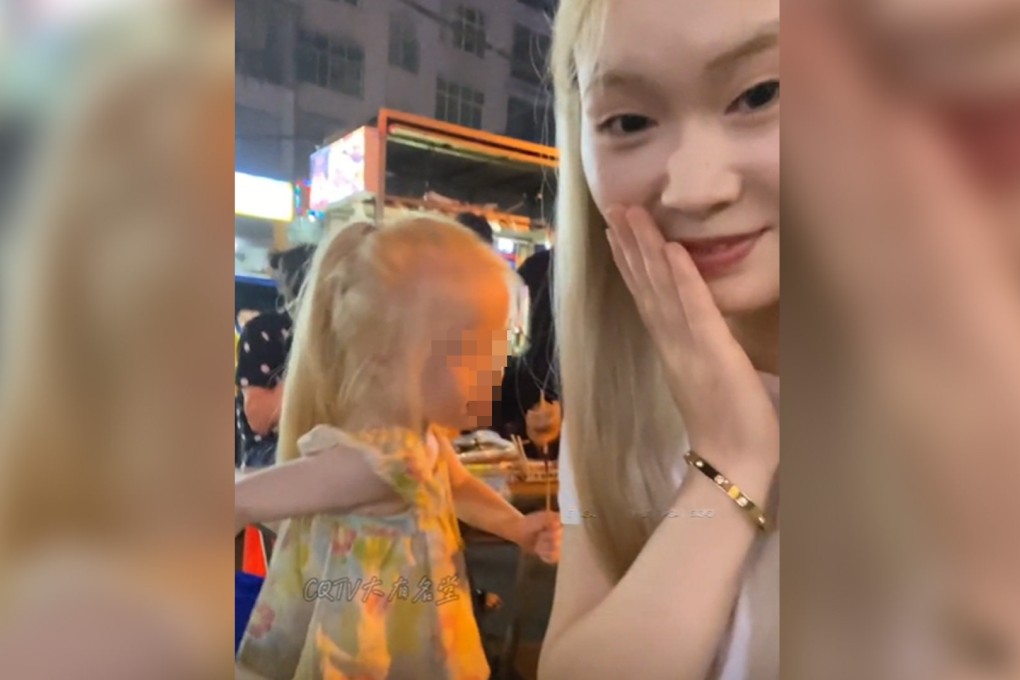 Observers on mainland social media have been moved by an online video which captured tender moments of recognition between an albino girl, aged five and a 20 year-old blonde woman at a night market in China. Photo: SCMP composite/Douyin