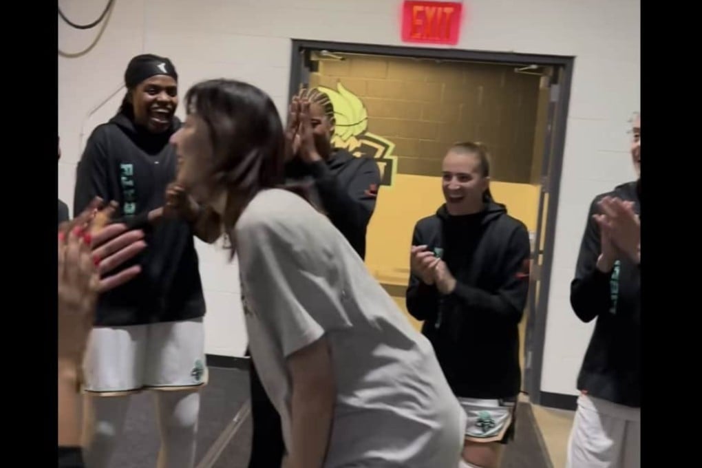 Han Xu dances as her New York Liberty teammates cheer her on. Photo: Instagram/@nyliberty