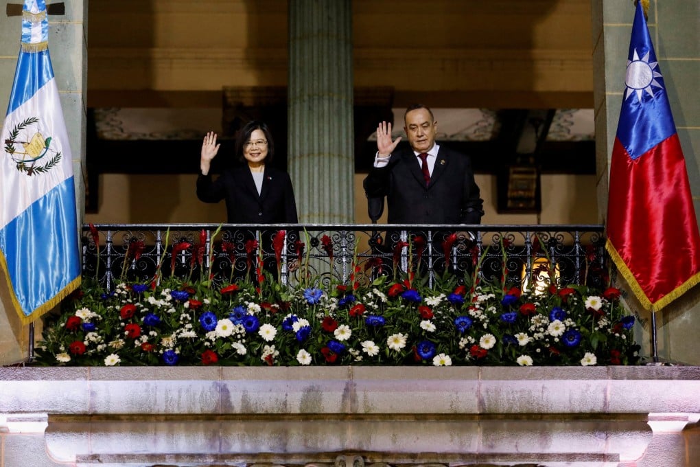 Taiwanese President Tsai Ing-wen and Guatemalan counterpart Alejandro Giammattei greet the crowds in Guatemala City in March. Photo: Reuters