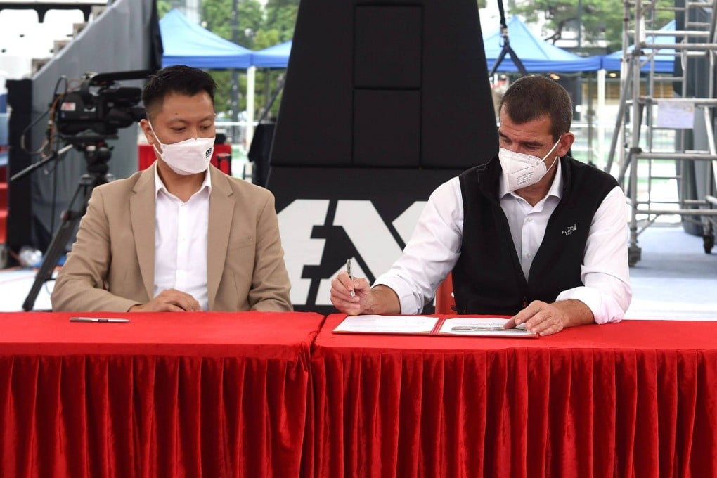 The letter of intent is signed by M1 CEO Kenny Wong (left) and Fiba 3X3 managing director Alex Sanchez. Photo: Fiba