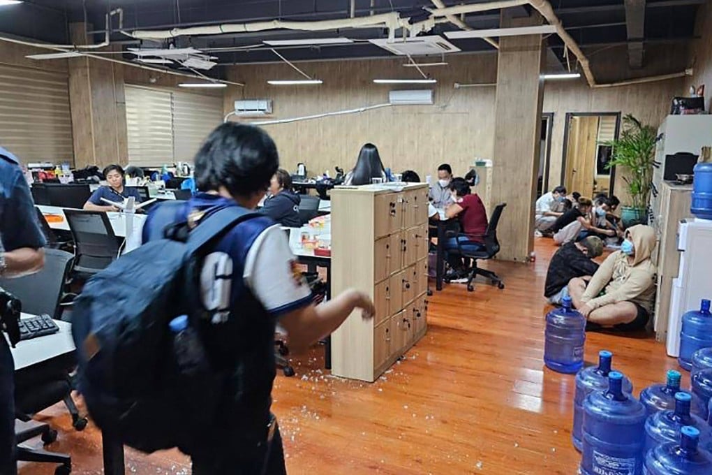 Philippine police officers (left) during a raid on a building complex in Las Piñas, Metro Manila, on June 26. Photo: AFP/Philippine National Police