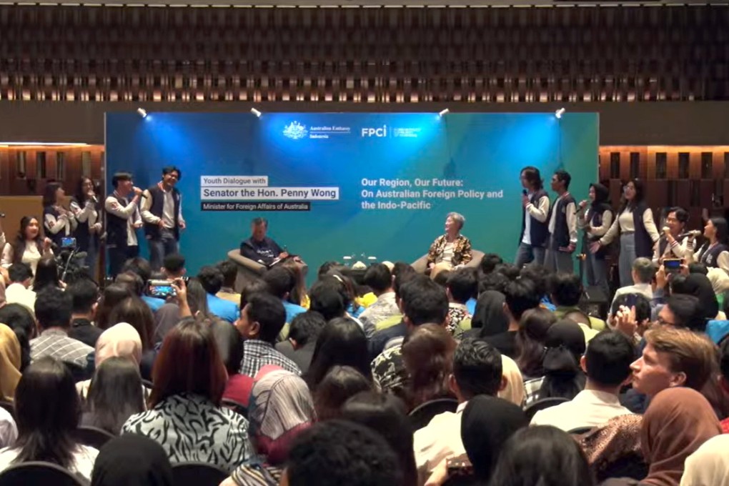 Indonesian youth sing to Australian Foreign Minister Penny Wong during a dialogue session in Jakarta on Wednesday. Photo: Handout