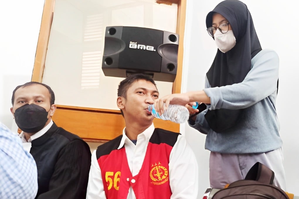 Ana Sona Sonia helps her handcuffed husband, Wahyu Dwi Nugroho, drink some water before his trial. He was reported for “hate speech” under Indonesia’s Cyber Law by a powerful religious foundation headquartered in their neighbourhood. Photo: Handout