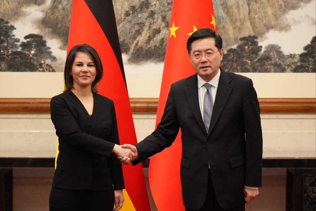 German Foreign Minister Annalena Baerbock (L) and Chinese Foreign Minister Qin Gang shake hands during an official ceremony in Beijing on April 14, 2023. Photo: dpa