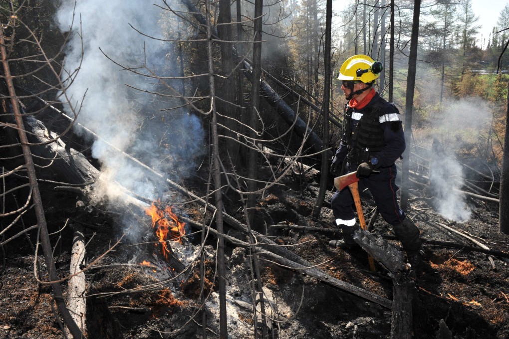 A French firefighter battling wildfires in the Abitibi-Témiscamingue region of Quebec, Canada, on July 2. Photo: General Directorate for Civil Protection and Crisis Management/AFP