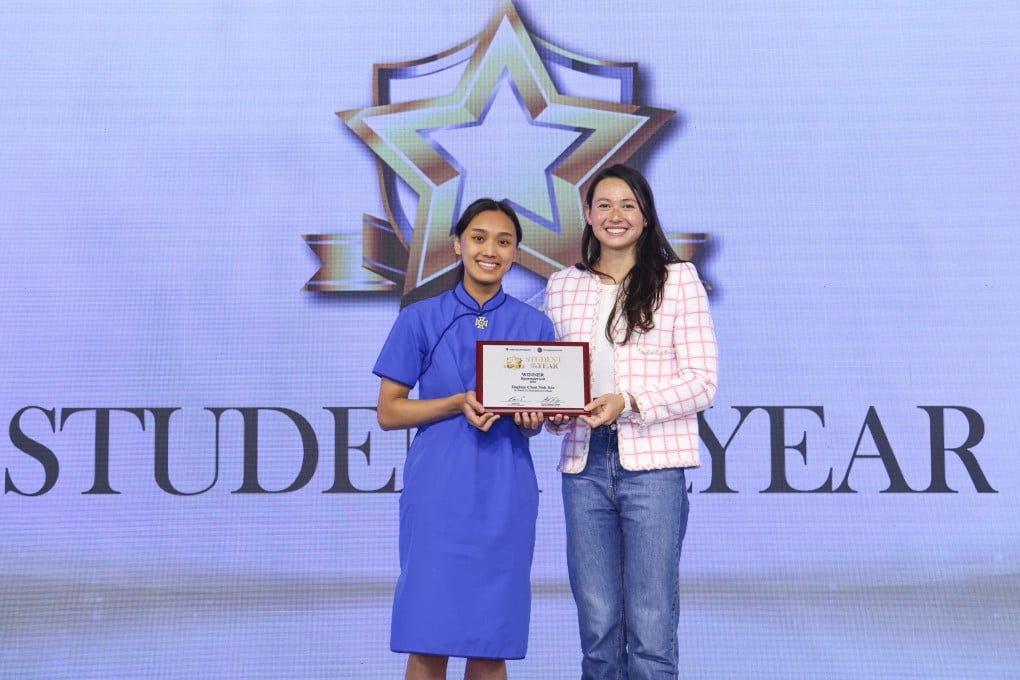 Daphne Chan (left), winner of this year’s sportsperson award, with world champion Siobhan Haughey at the ceremony. Photo: SCMP