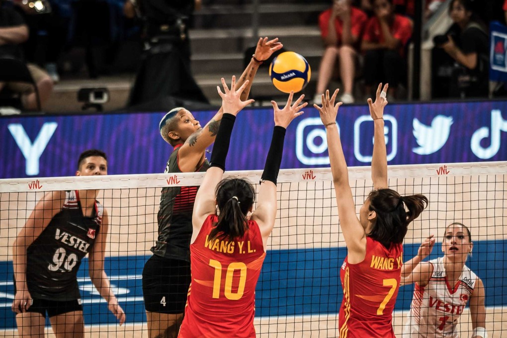 Melissa Vargas of Turkey (centre) overcomes the Chinese block during the final. Photo: Volleyball Nations League