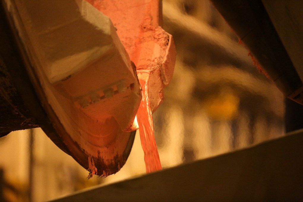 Molten aluminum pours from a crucible in a smelting plant. Qiu bought 14.6 million shares of China Hongqiao, making the Shandong-based metal producer the biggest holding in his flagship fund. Photo: Bloomberg