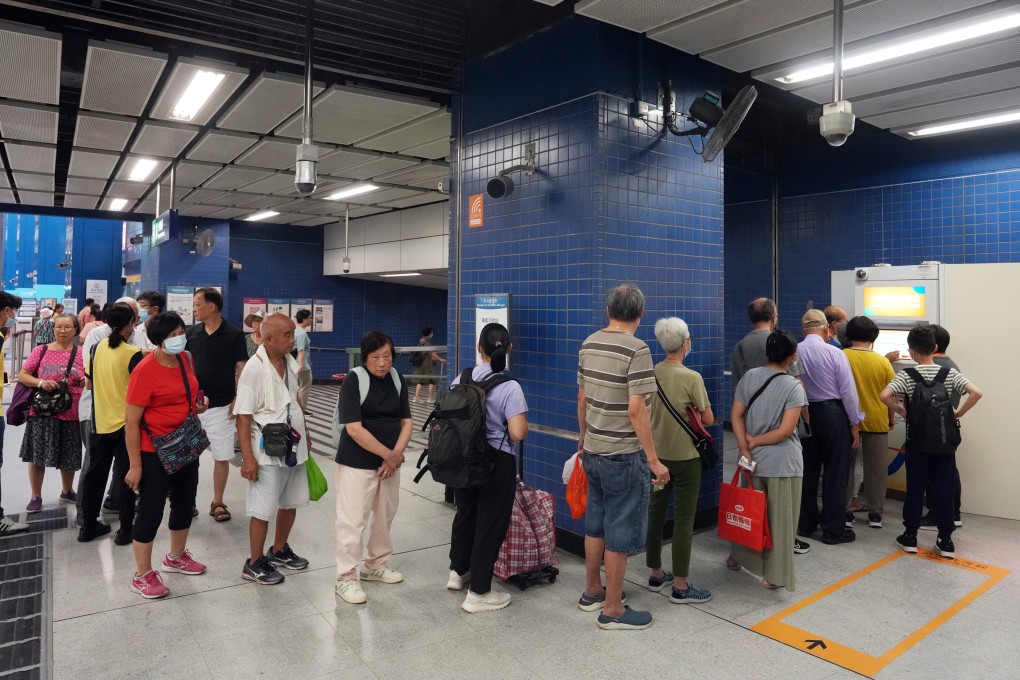 People line up to collect their consumption vouchers at Tai Wai MTR station on Sunday. Photo: Sam Tsang
