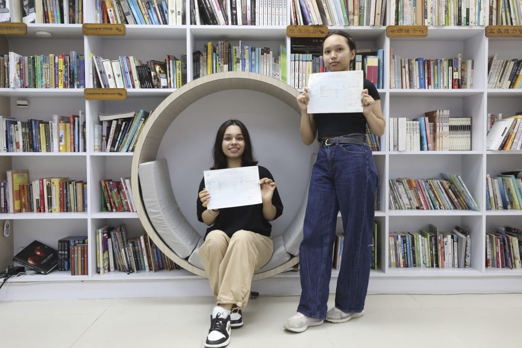 Classmates Avnerk Brar Kaur (left) and Gwyneth Tajanlangit Singculan celebrate their results from this year’s DSE exams. Photo: Xiaomei Chen