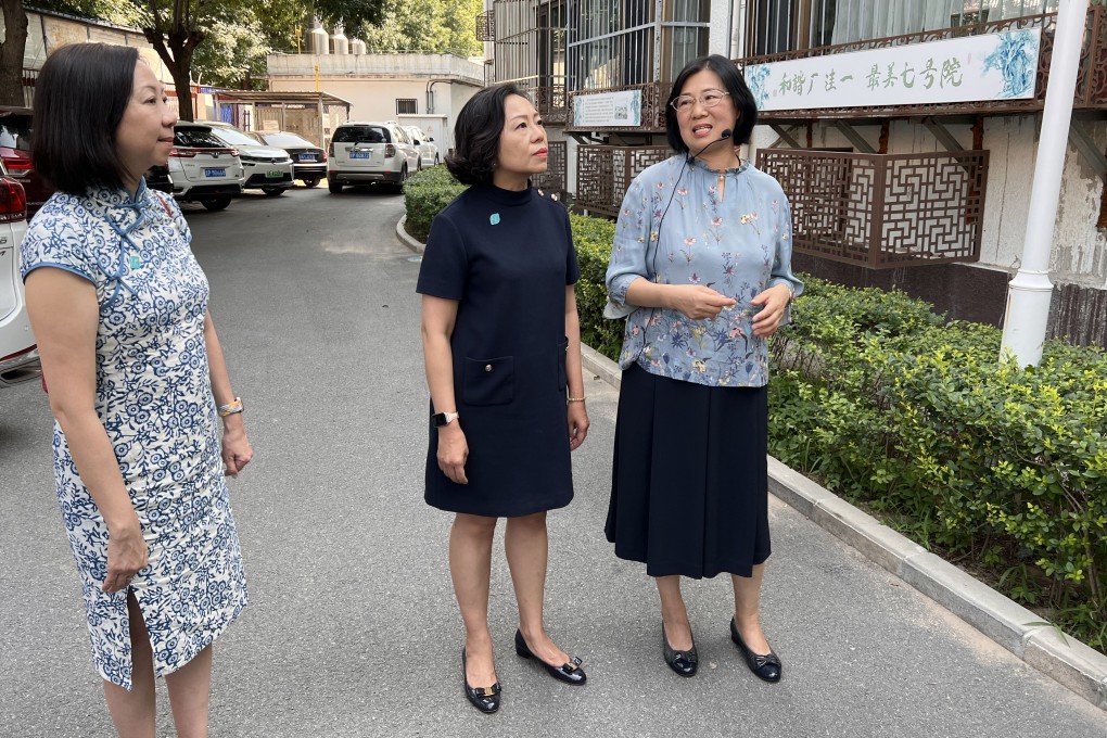 Secretary for Home and Youth Affairs Alice Mak (centre) tours Zizhuyuan Street with Permanent Secretary for Home and Youth Affairs Shirley Lam (left). Photo: Handout