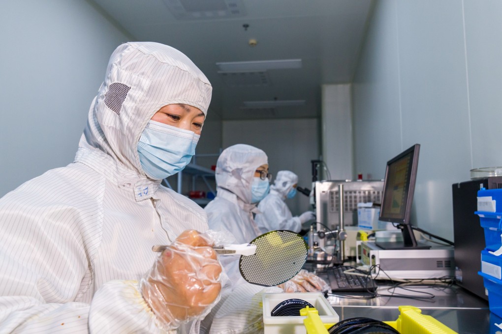 A worker handles a semiconductor wafer at a chip making firm in Hai ‘an City, east China’s Jiangsu province, March 23, 2023. Photo: CFOTO/Future Publishing via Getty Images