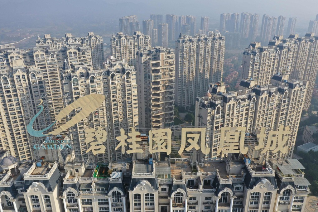 This aerial photo taken on October 31, 2021 shows a logo of China’s developer Country Garden Holdings on top of a building in Zhenjiang, in China’s eastern Jiangsu province. Photo: AFP
