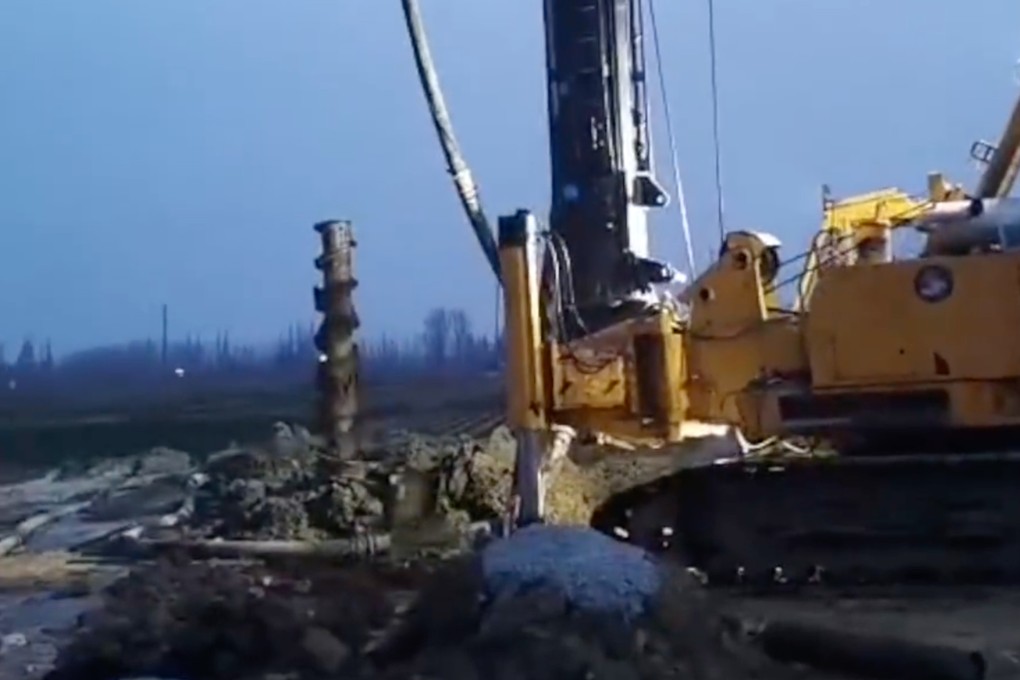 Using construction piles that are too short for high-speed rail lines may cause foundation instability and safety hazards, according to experts. Photo: Weibo