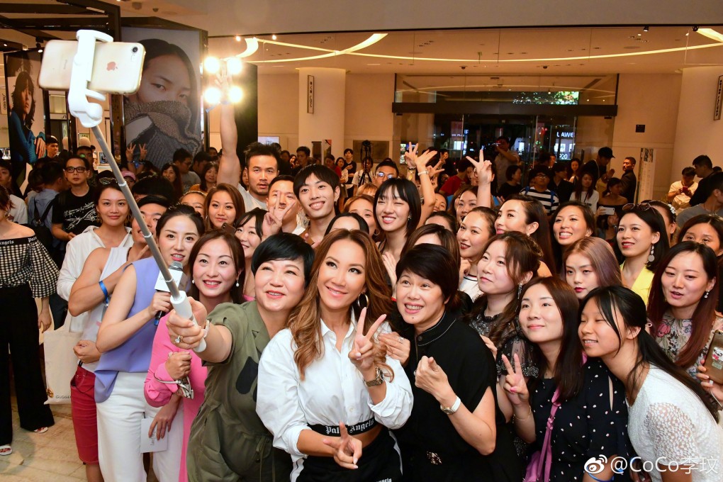 Coco Lee with fans in August 2018. Photo: Weibo