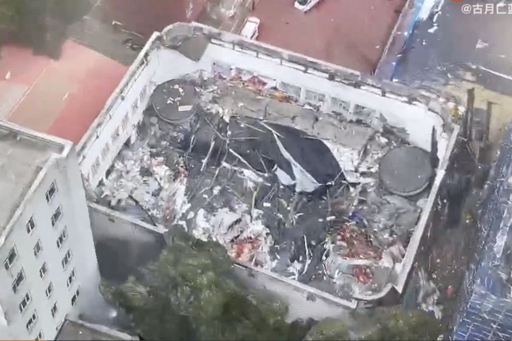 An unknown number of people were in the stadium when its roof collapsed on Sunday afternoon. Photo: Weibo