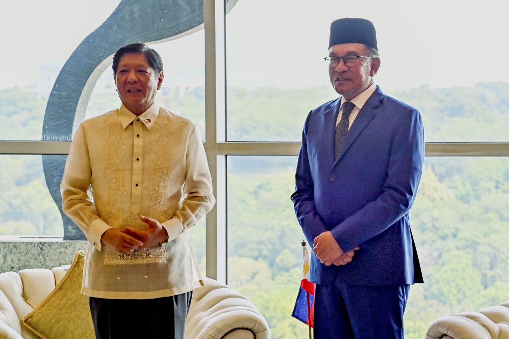 Malaysia Prime Minister Anwar Ibrahim, right, with Philippine President Ferdinand Marcos Jnr in Putrajaya, Malaysia. Photo: AP