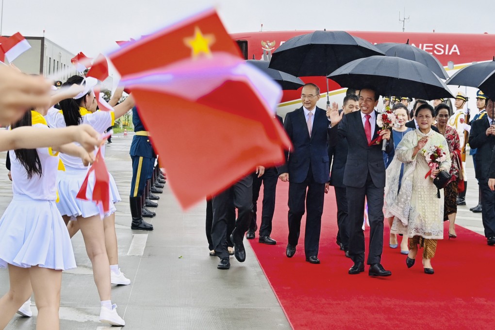 Indonesian President Joko Widodo (second right) arrives at Chengdu Tianfu International Airport in Chengdu on Thursday. Photo: Indonesian Presidential Palace via AP