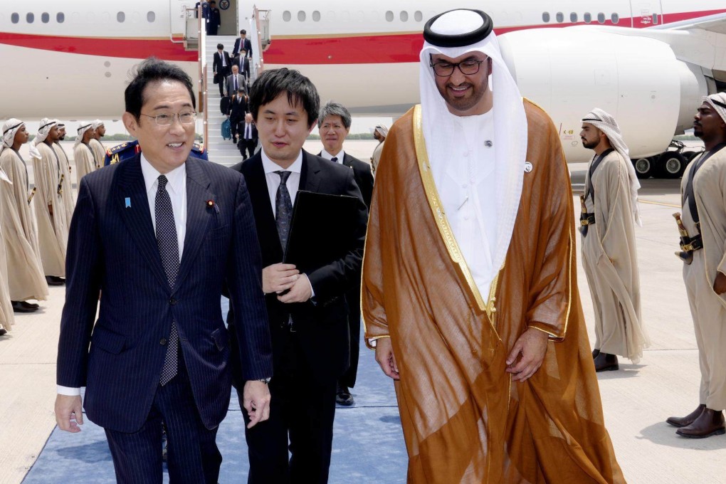 Japanese Prime Minister Fumio Kishida (L) arrives at Abu Dhabi International Airport in Abu Dhabi in the United Arab Emirates as part of a recent trip to the Middle East. Photo: Kyodo