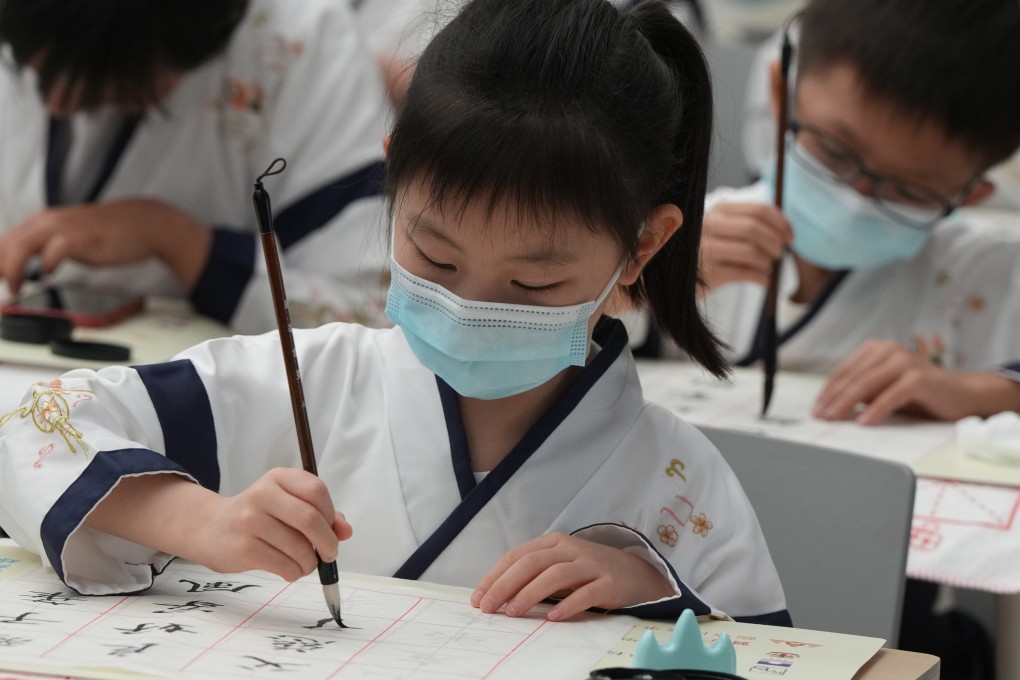 Children take part in a Chinese calligraphy event on July 9. A new study suggests that difficulties in reading and writing traditional Chinese characters operate on different principles. Photo: Sam Tsang
