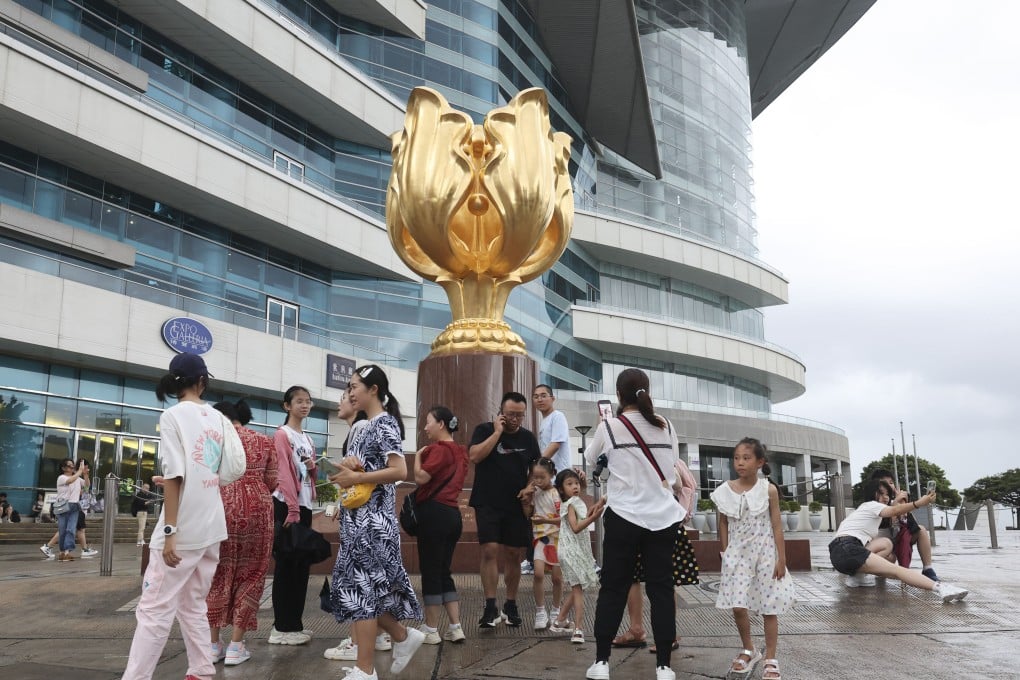 A new index driven by artificial intelligence predicts how many tourists from mainland China will visit Hong Kong. Photo: Edmond So