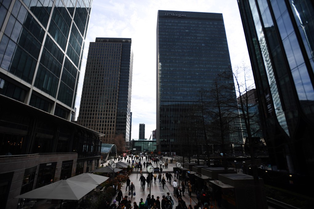 International banks tower over pedestrians at London’s Canary Wharf district on March 16, 2023. Photo: EPA-EFE
