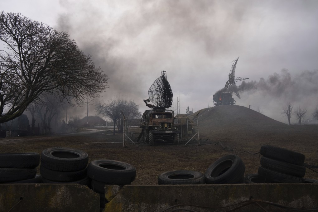 Smoke rise from an air defence base in the aftermath of an apparent Russian strike in Mariupol, Ukraine on Thursday, Feb. 24, 2022. Photo: AP