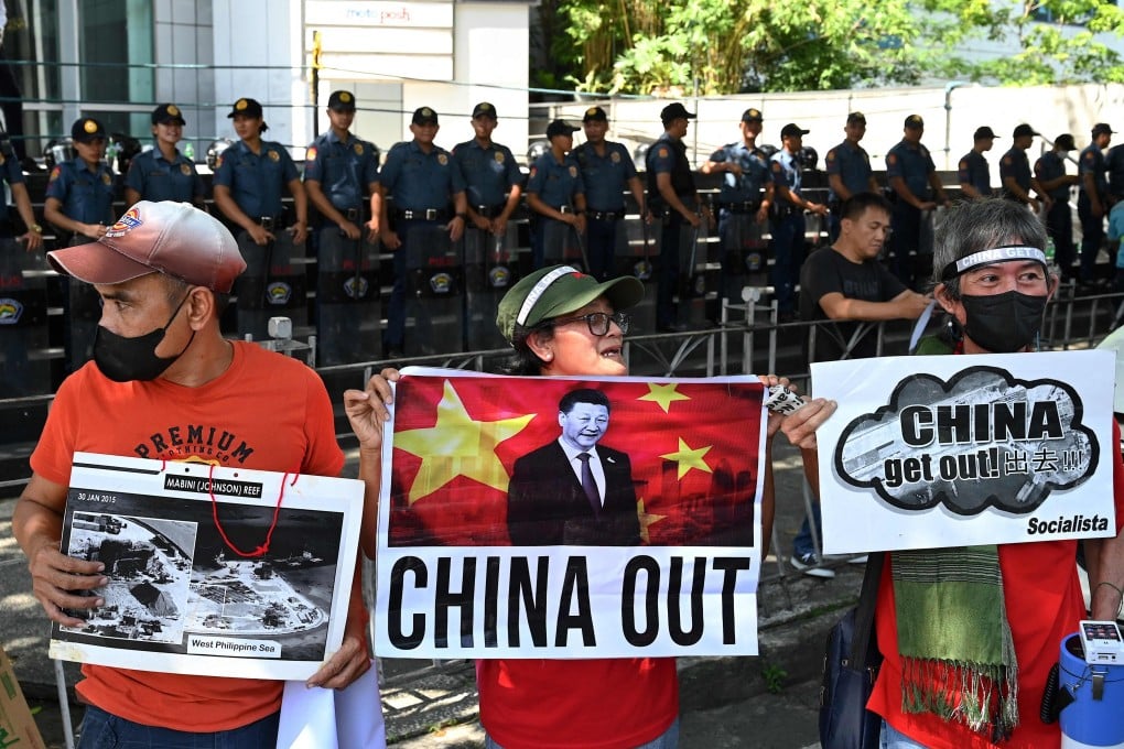 People protest outside the Chinese consulate in Makati, Metro Manila on August 11 to condemn the water canon incident between China and Philippines Coast Guard in the West Philippine Sea. Photo: AFP