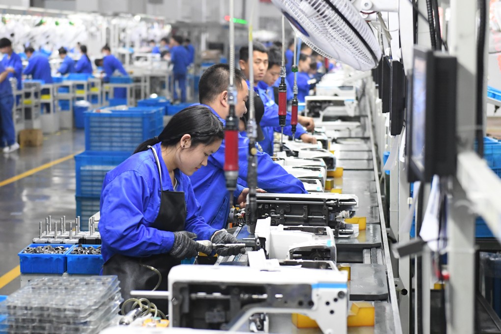 While the private economy contributes over half of the country’s tax revenue and more than 80 per cent of the urban workforce, private sector profits fell by 13.5 per cent in the first half of the year. Photo: Xinhua