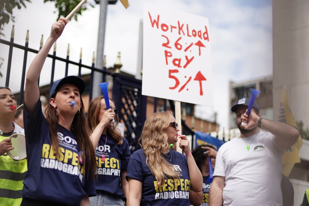Members of the Society of Radiographers,  a professional body for diagnostic imaging and radiotherapy workers, on the picket line outside a hospital in south London last month. Photo: PA Wire/dpa