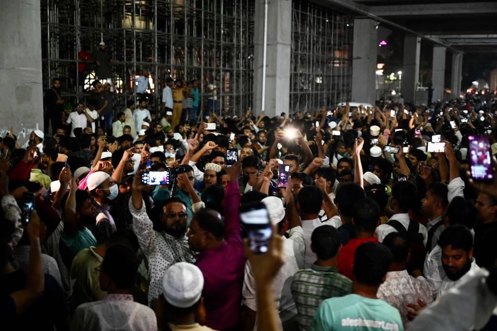 Supporters of Islamist leader Delwar Hossain Sayeedi gather in front of the hospital after his death in Dhaka, Bangladesh on Monday. Photo: AFP