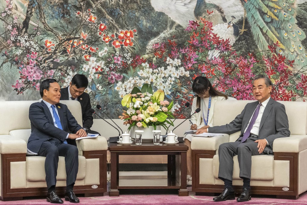 Vietnam’s Deputy Prime Minister Tran Luu Quang meets Wang Yi, director of China’s Office of the Central Commission for Foreign Affairs in Kunming. Tran Luu Quang is attending the 7th  China-South Asia Expo in Kunming. Photo: Xinhua