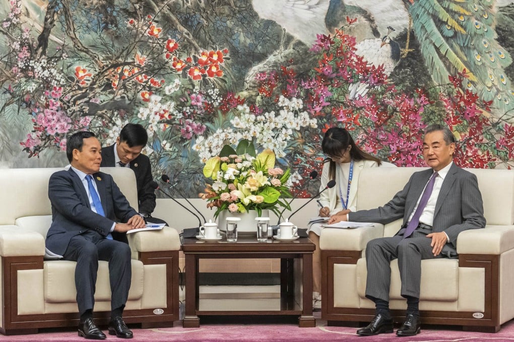 Vietnam’s Deputy Prime Minister Tran Luu Quang meets Wang Yi, director of China’s Office of the Central Commission for Foreign Affairs in Kunming. Tran Luu Quang is attending the 7th China-South Asia Expo in Kunming. Photo: Xinhua