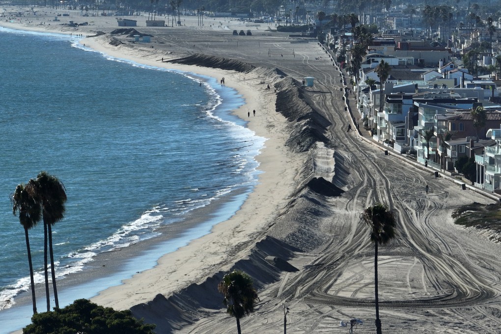 A sand bank is built up along the shore of Long Beach, California, ahead of anticipated high waves, strong winds and flooding from approaching Hurricane Hilary. Photo: TNS
